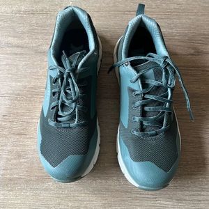 Worx red wing woman’s safety width Aluminum toe shoes